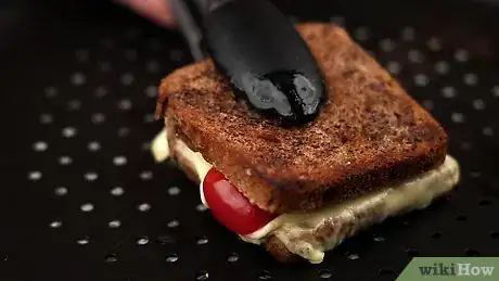 Imagen titulada Make a Grilled Cheese Sandwich Using a Microwave Step 18