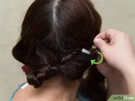 Imagen titulada Curl Your Hair with Straws Step 9