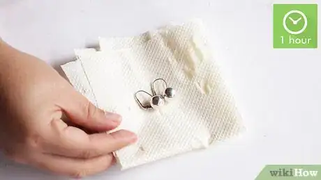 Imagen titulada Clean Stud Earrings Step 5