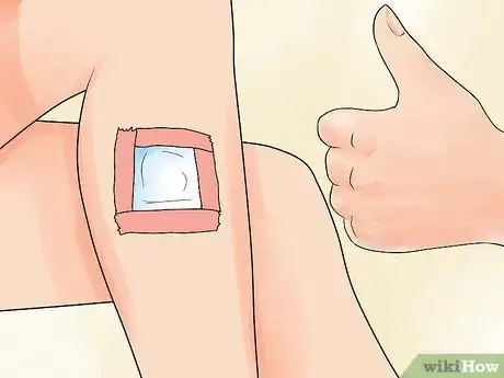 Imagen titulada Remove a Band Aid Painlessly Step 11