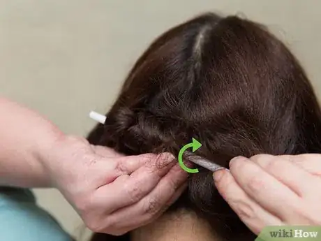 Imagen titulada Curl Your Hair with Straws Step 7