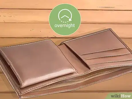 Imagen titulada Clean Wallet Leather Step 5