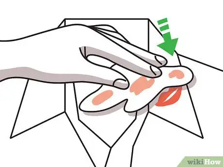 Imagen titulada Get a Makeup Stain out of Clothes Without Washing Step 5