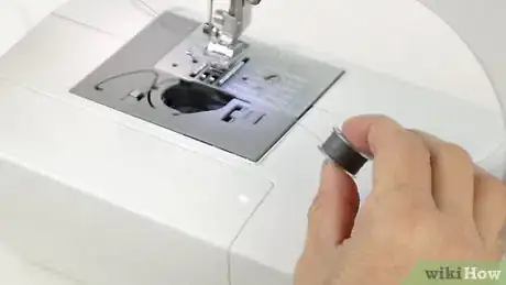 Imagen titulada Thread a Sewing Machine Step 14