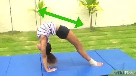 Imagen titulada Improve Your Back Handspring Step 1