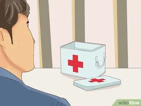 Imagen titulada Create a Home First Aid Kit Step 1