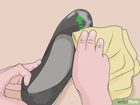 Imagen titulada Remove Salt Stains from Shoes Step 5