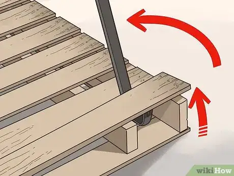 Imagen titulada Take Apart a Pallet Without Breaking It Step 18