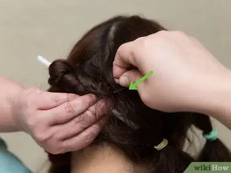 Imagen titulada Curl Your Hair with Straws Step 8