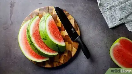 Imagen titulada Eat a Watermelon Step 8