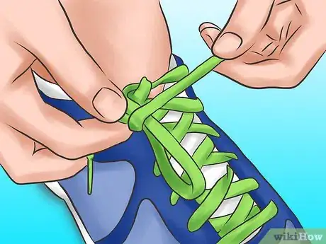 Imagen titulada Tie Your Shoe Laces Differently Step 3