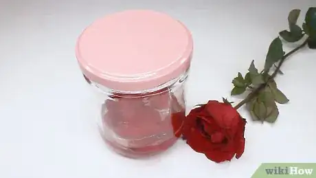 Imagen titulada Make Rose Oil Step 11