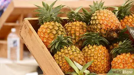 Imagen titulada Tell if a Pineapple Is Ripe Step 9