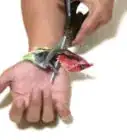 hacer una pulsera a partir de un pañuelo
