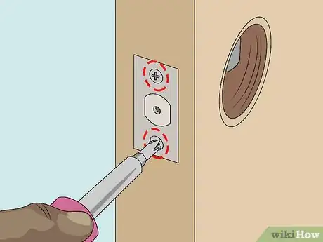 Imagen titulada Change a Deadbolt Lock Step 4