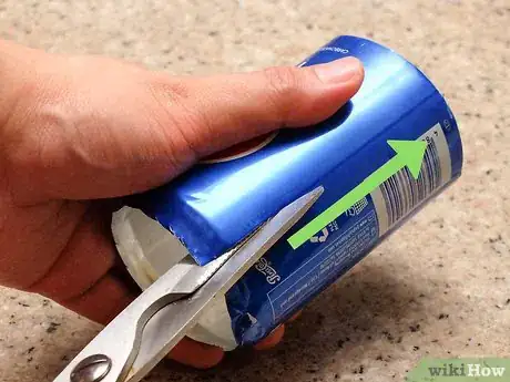 Imagen titulada Disguise Your Beer Can With a Soda Can Step 5