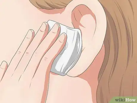 Imagen titulada Pierce Your Own Tragus Step 12