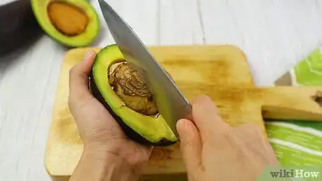 Imagen titulada Make an Avocado Mask for Hair Step 1