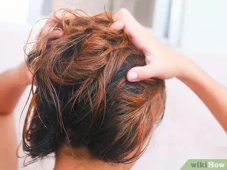 Imagen titulada Lighten Hair at Home Step 4