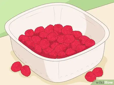 Imagen titulada Clean Raspberries Step 2