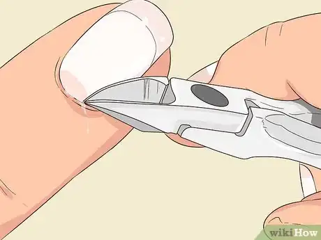 Imagen titulada Use a Cuticle Cutter Step 5