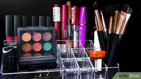 Imagen titulada Put Together a Makeup Kit Step 19