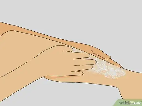 Imagen titulada Shave Your Legs Step 16