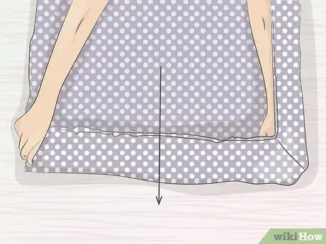 Imagen titulada Fold a Fitted Sheet Step 5