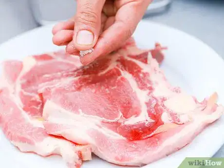 Imagen titulada Check if Steak Is Done Using the Finger Test Step 1