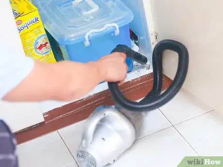 Imagen titulada Get Rid of Roaches with Borax Step 5