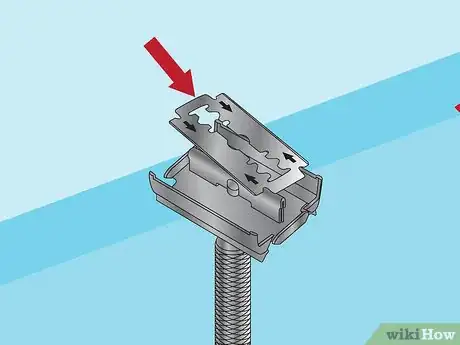 Imagen titulada Remove Blades from a Razor Step 4