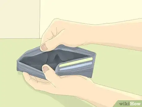 Imagen titulada Arrange Your Wallet Step 11