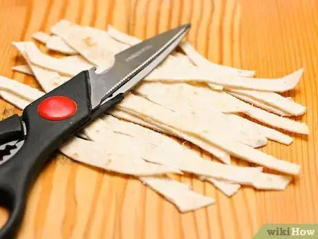 Imagen titulada Use Kitchen Scissors Step 10