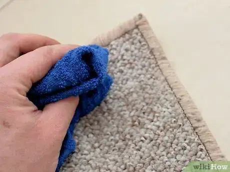 Imagen titulada Get Stains Out of Carpet Step 6