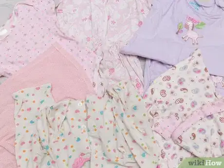 Imagen titulada Dress Baby for Sleep Step 1