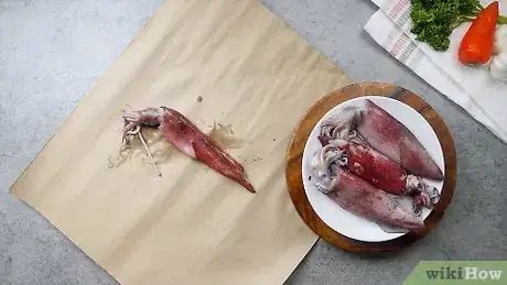 Imagen titulada Clean and Prepare a Squid to Make Calamari Step 1