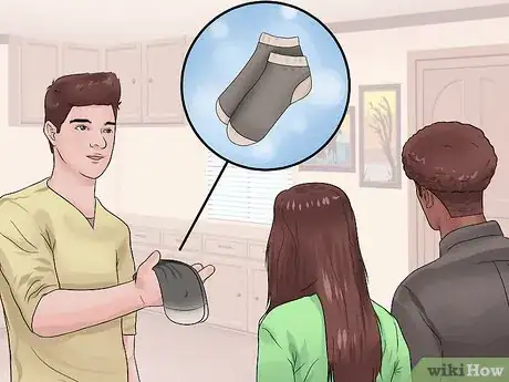 Imagen titulada Ask Someone to Take Off Their Shoes at Your Home Step 9