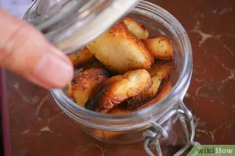 Imagen titulada Make Croutons Step 7