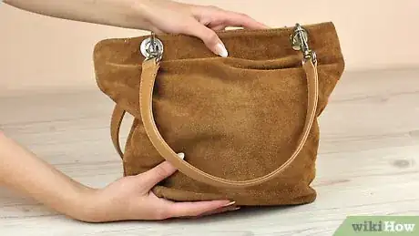 Imagen titulada Clean a Suede Purse Step 1