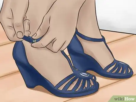 Imagen titulada Know if You're Wearing the Right Size High Heels Step 3