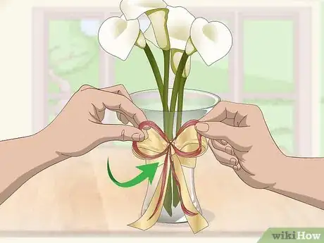 Imagen titulada Decorate a Flower Vase with a Ribbon Step 4