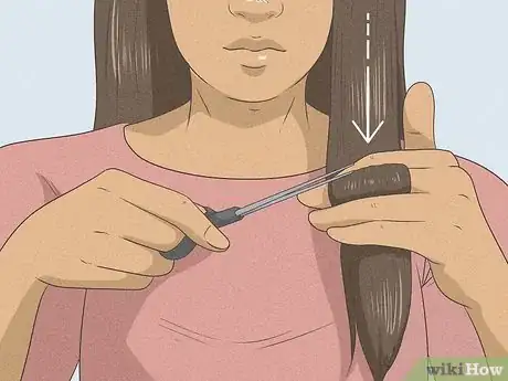 Imagen titulada Trim Your Hair when Growing It Out Step 8