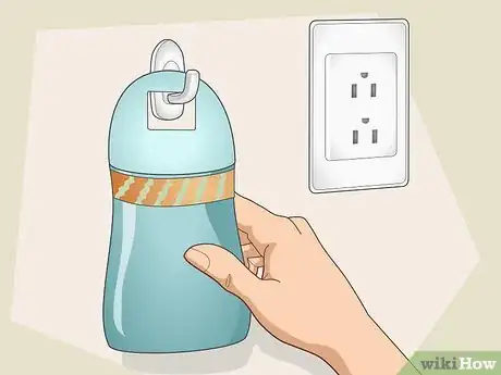Imagen titulada Hang Your Phone While Charging It Step 11