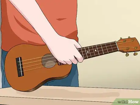 Imagen titulada Hold a Ukulele Step 1