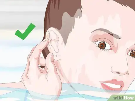 Imagen titulada Cover an Ear Piercing for Swimming Step 6