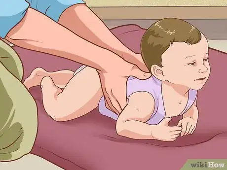 Imagen titulada Encourage Your Baby to Sit Up Step 2