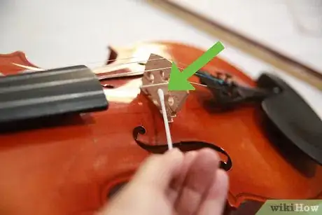 Imagen titulada Clean a Violin Step 6