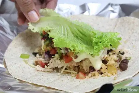 Imagen titulada Make Burritos Step 17