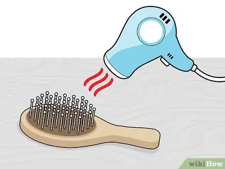 Imagen titulada Clean a Bristled Hairbrush Step 14