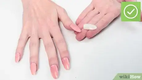 Imagen titulada Clean Acrylic Nails Step 10